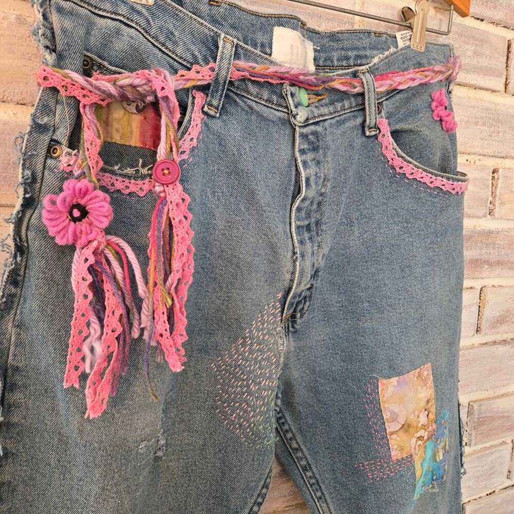 Upcycled One of a kind  Distressed‎ Patched Vintage lace Boyfriend Jeans Size 32 - Picture 8 of 10